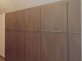 Auszieh-Schrank geschlossen